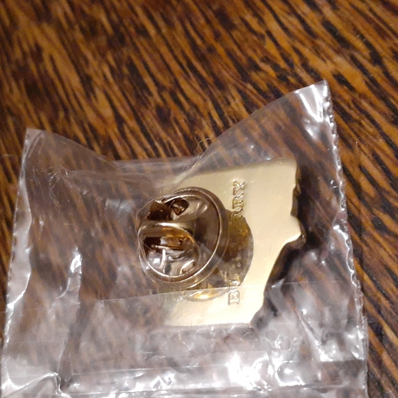 BURBERRY RED DOUBLE AUTHENTIC DECKER BUS PIN BROOCH - Picture 2 of 2